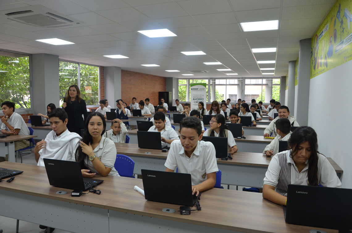 Donación Colegio Técnico Nacional de Comercio