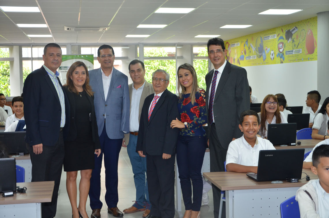 Donación Colegio Técnico Nacional de Comercio