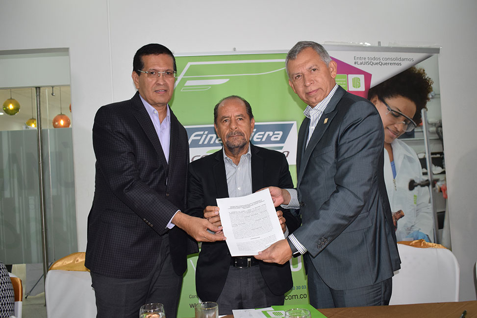 Firma de convenio Financiera Comultrasan - UIS