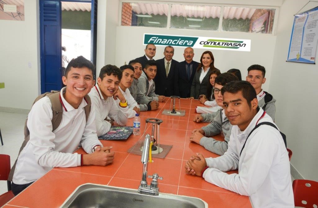 Laboratorio de Física y Química donado por Financiera Comultrasan