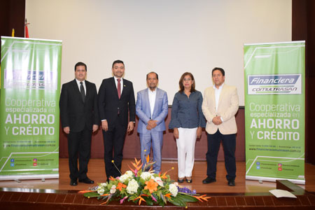 Entrega becas Financiera Comultrasan