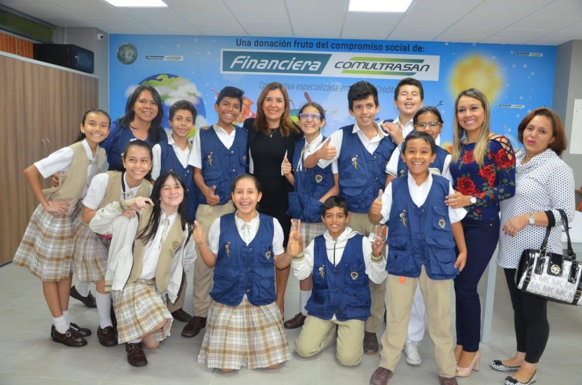 Estudiantes Unidad Robótica del URDI