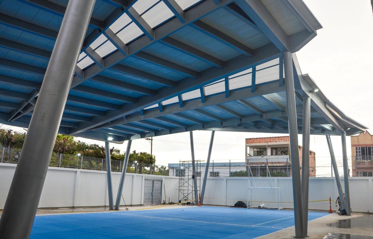 Cubierta donada al Gimnasio Superior Empresarial