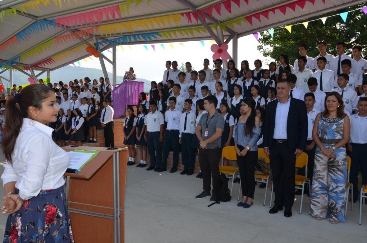 Entrega donación Instituto Educativo Gustavo Cote Uribe